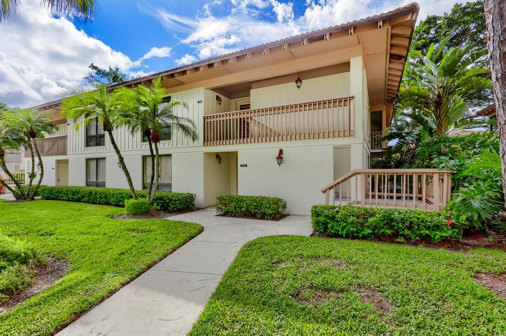 Photo of 412 S Brackenwood Lane S, Palm Beach Gardens, FL 33418 (MLS # R10752255)