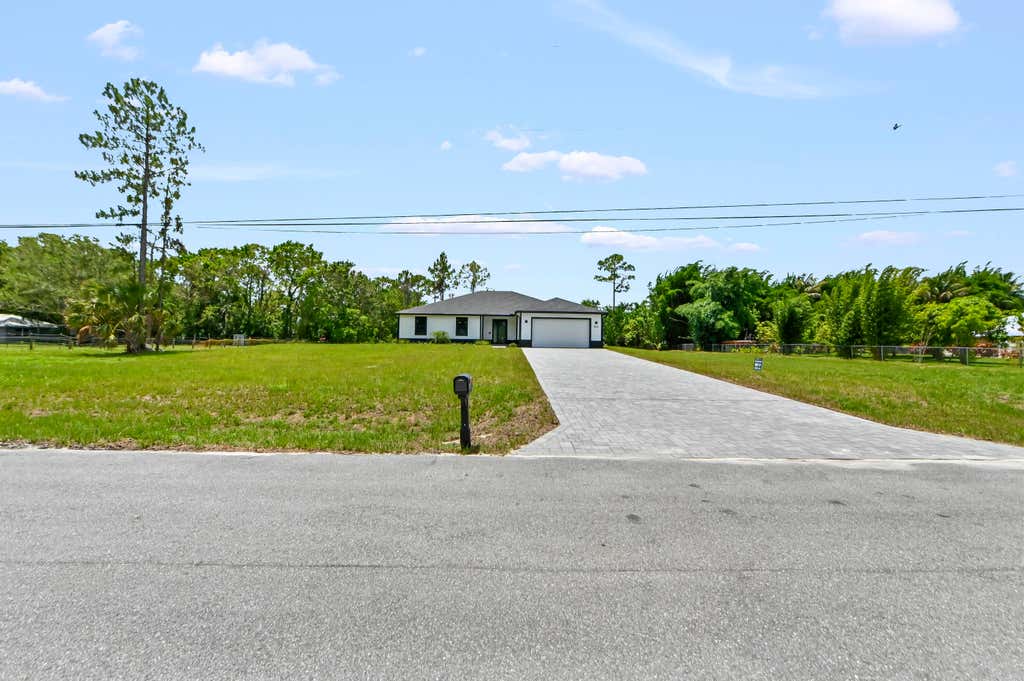 Photo of 14826 89th Place N, Loxahatchee, FL 33470 (MLS # B26045715)