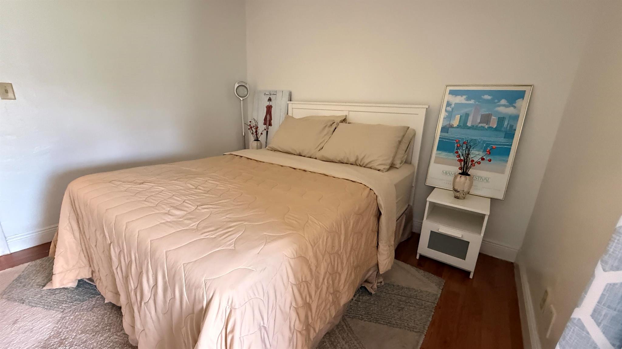 LAKESIDE POINT APT 4 COND - Residential Lease