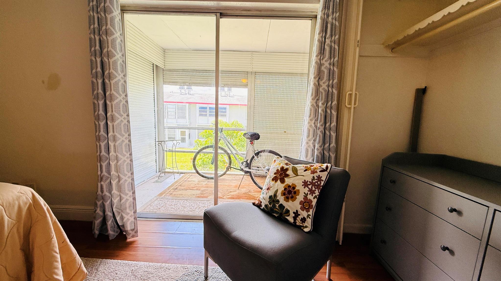 LAKESIDE POINT APT 4 COND - Residential Lease