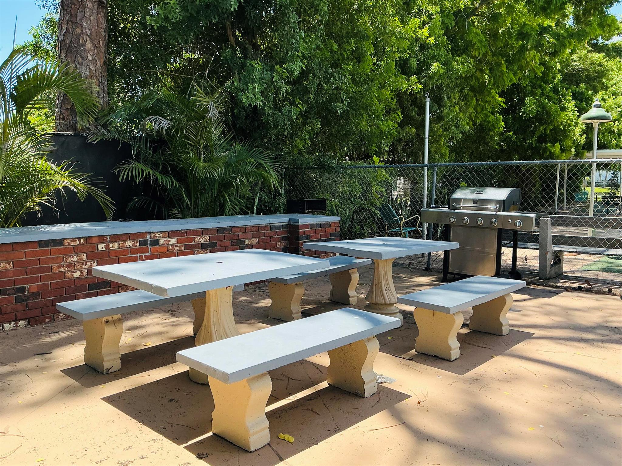 LAKESIDE POINT APT 4 COND - Residential Lease