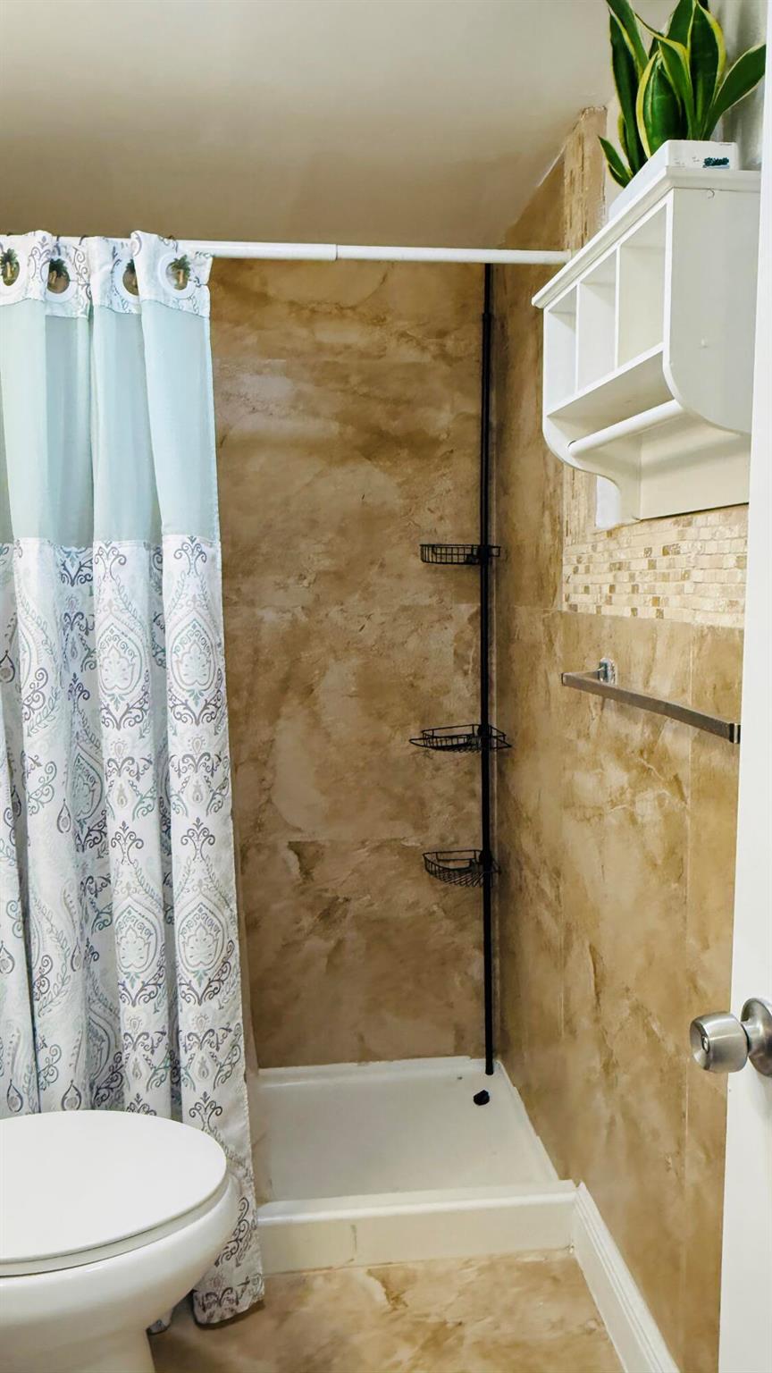 LAKESIDE POINT APT 4 COND - Residential Lease