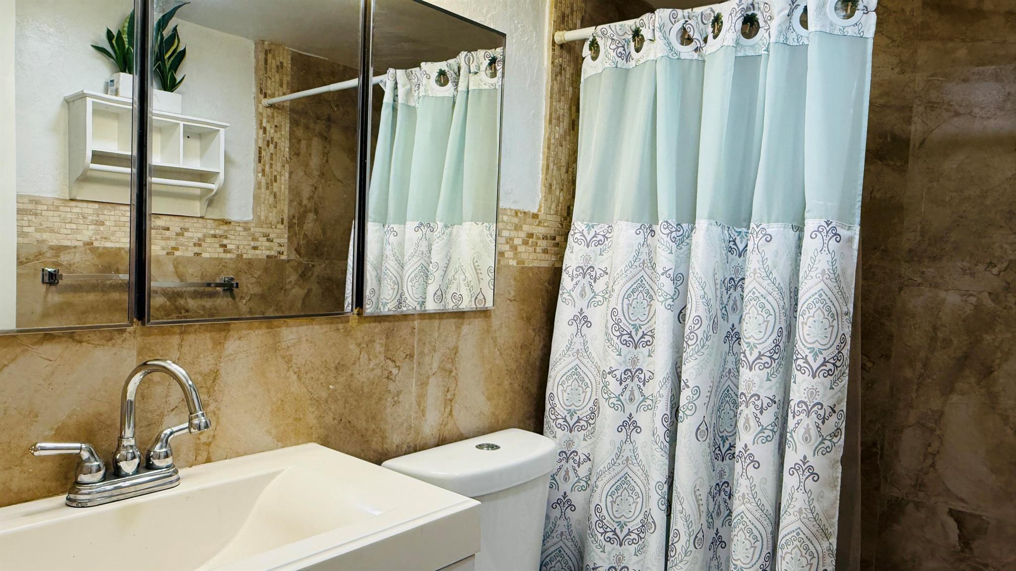 LAKESIDE POINT APT 4 COND - Residential Lease