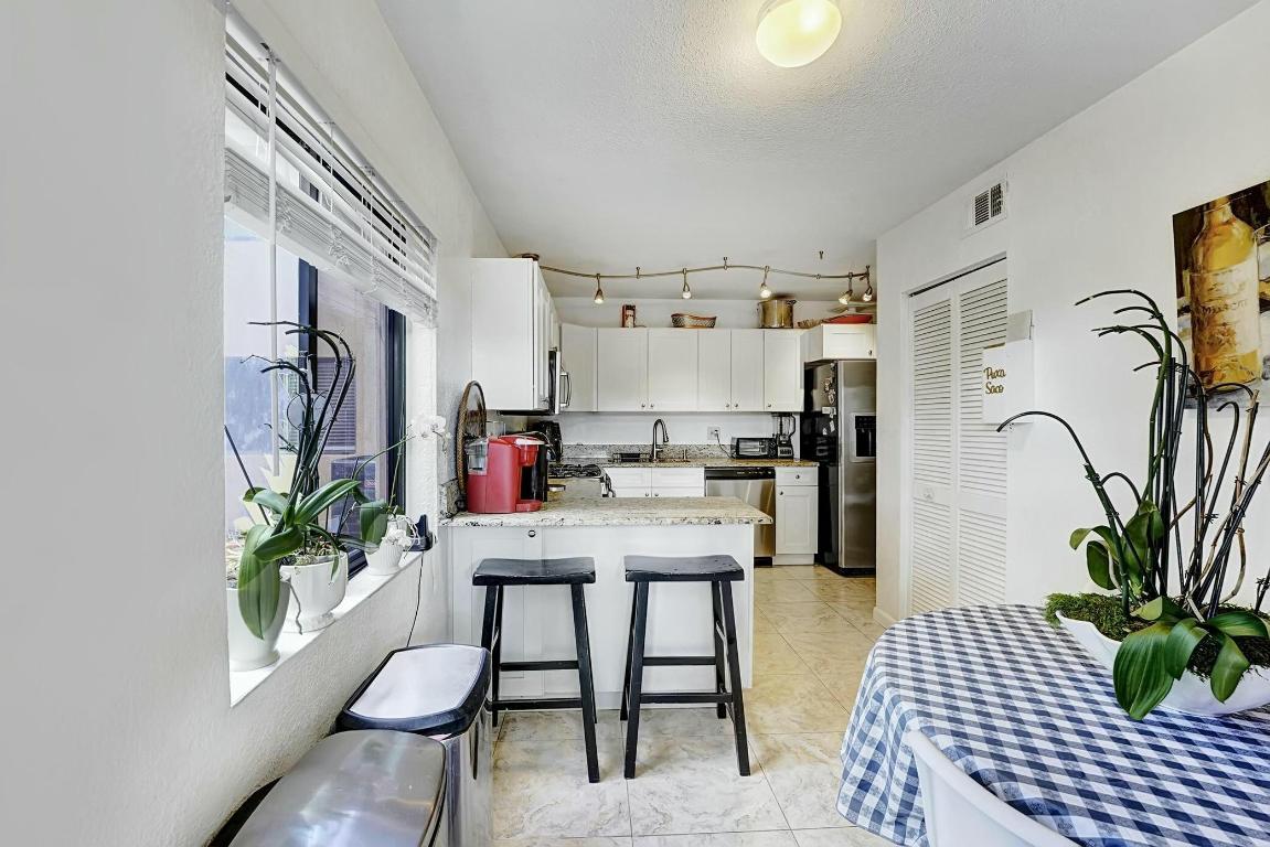 FOUNTAINS SOUTH CONDO 2 - Residential