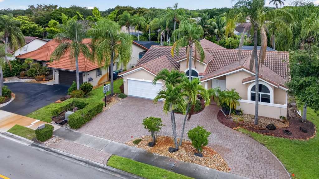 Photo of 5333 N Springs Way, Coral Springs, FL 33076 (MLS # B26028029)