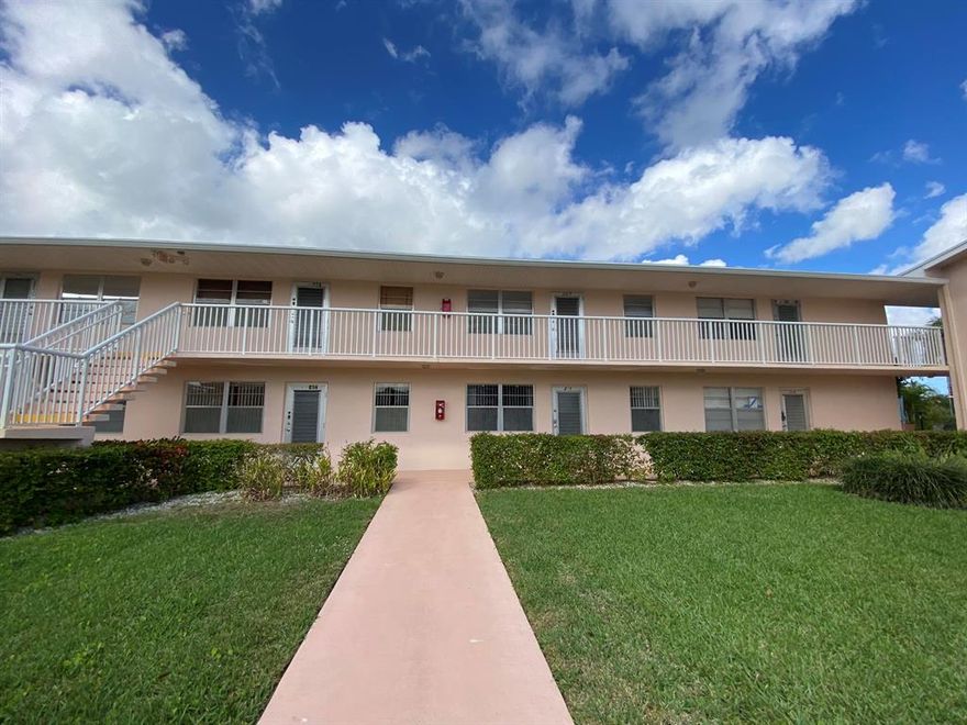 1st Floor 2 Bedroom 1.5 Bath Condo with new LTV Flooring throughout and updated kitchen. Freshly painted and ready for new owners. Community offers pool, clubhouse, activities, and more.. Located in the heart of West Palm Beach.