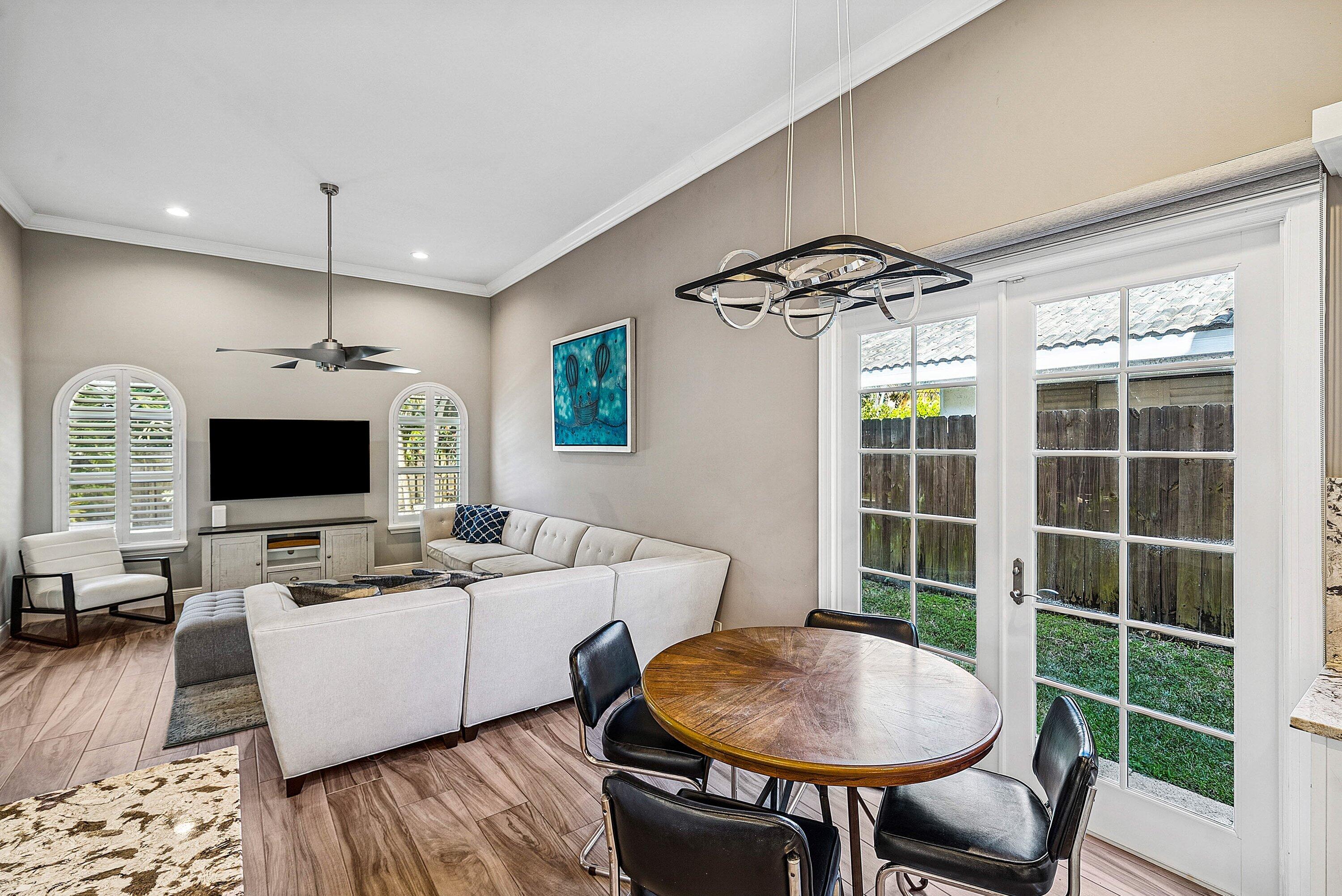 PALM BEACH FARMS CO 10 - Residential