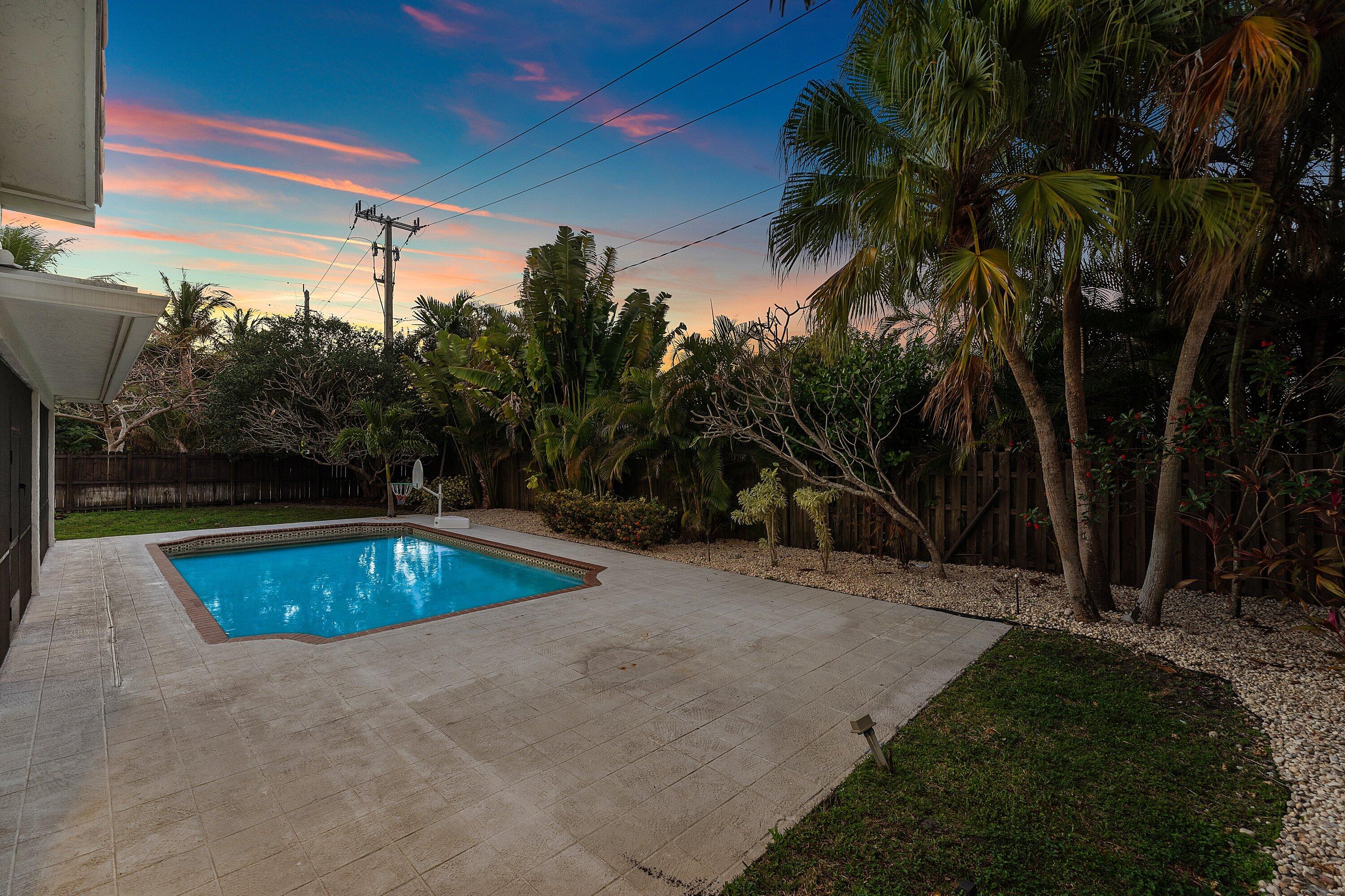 PALM BEACH FARMS CO 10 - Residential