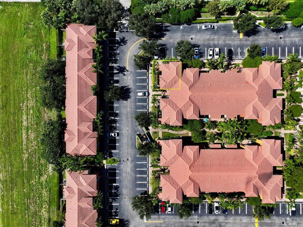 Photo of 336 Lake Monterey Circle, Boynton Beach, FL 33426 (MLS # R11031845)