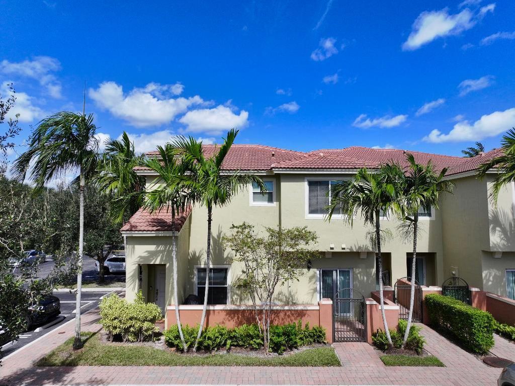 Photo of 336 Lake Monterey Circle, Boynton Beach, FL 33426 (MLS # R11031845)