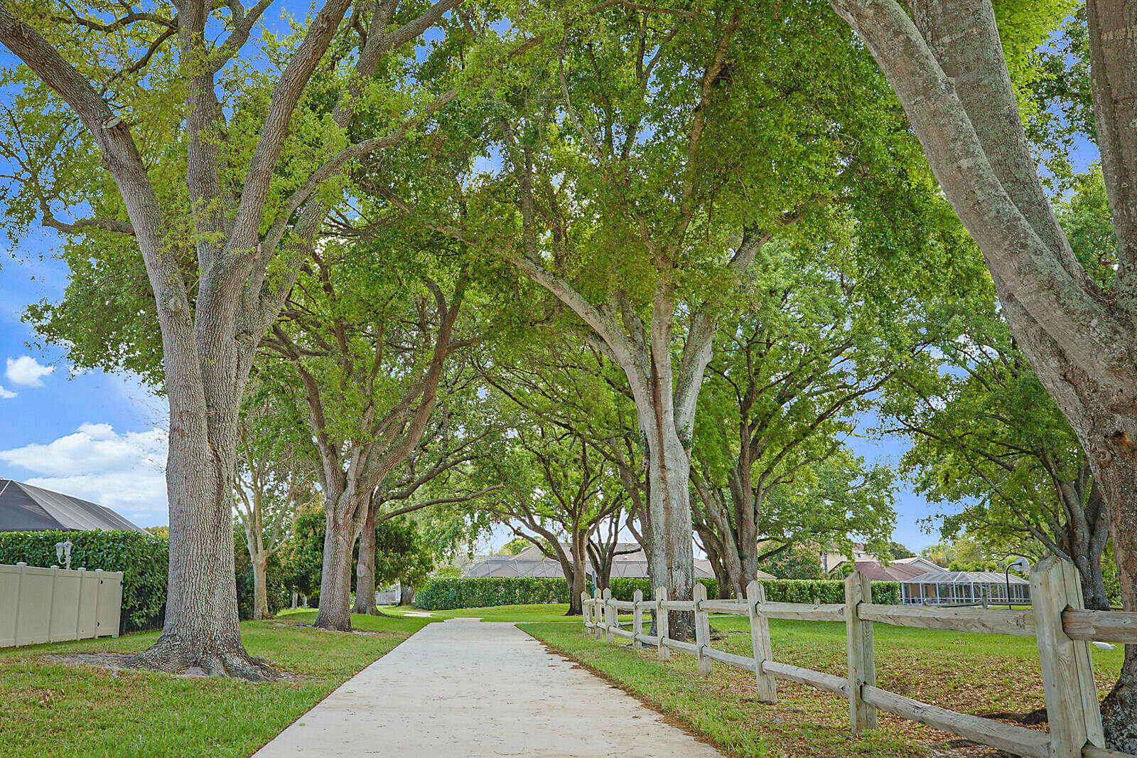 GREENVIEW SHORES 2 OF WELLINGTON - Residential