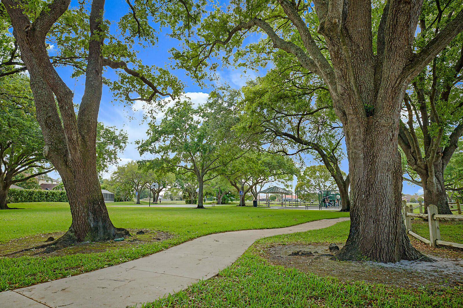 GREENVIEW SHORES 2 OF WELLINGTON - Residential