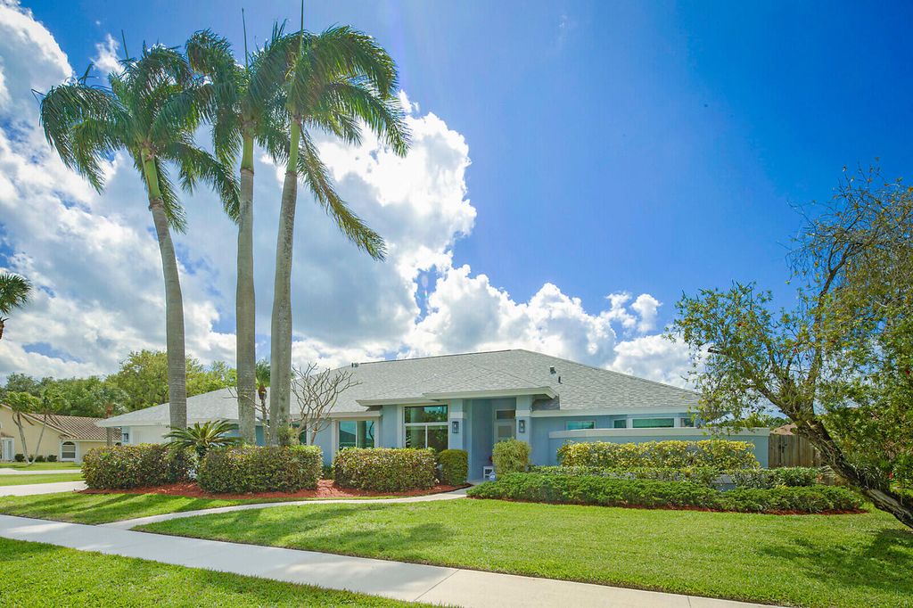 Photo of 1583 Farmington Avenue, Wellington, FL 33414 (MLS # B26007027)