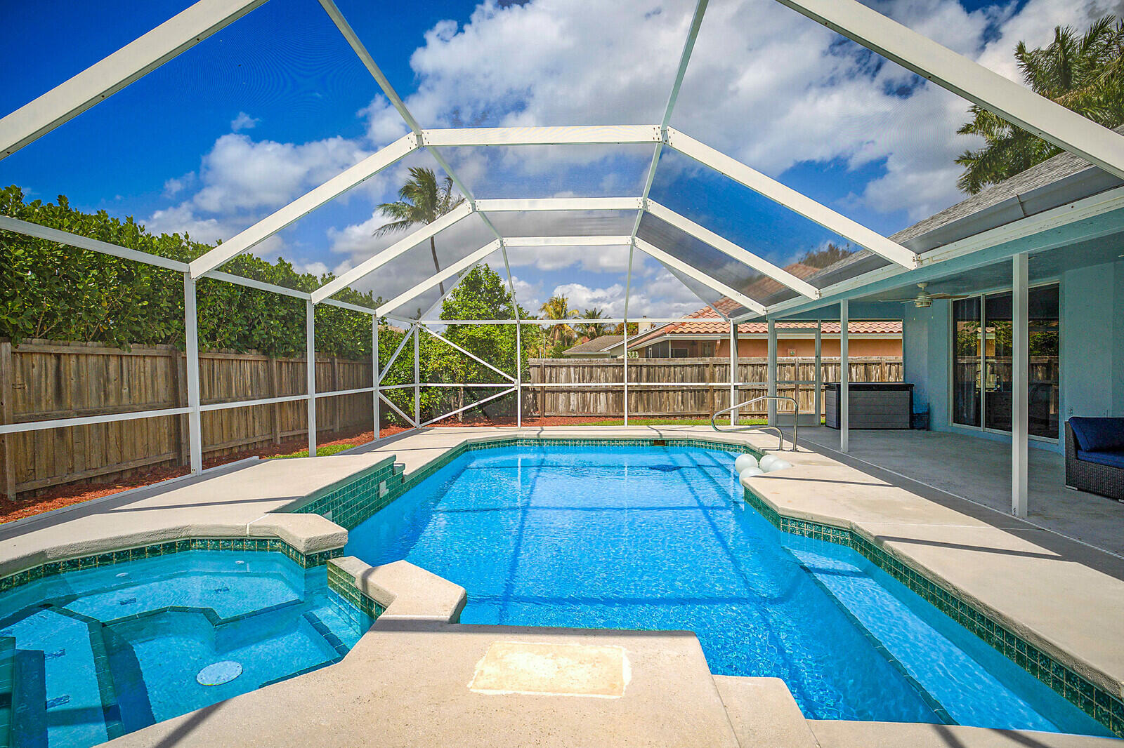 GREENVIEW SHORES 2 OF WELLINGTON - Residential