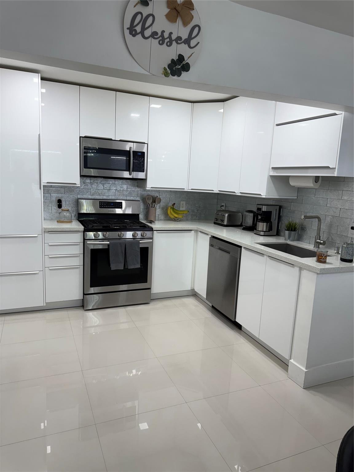Buchanan Center 24-37 B - Residential