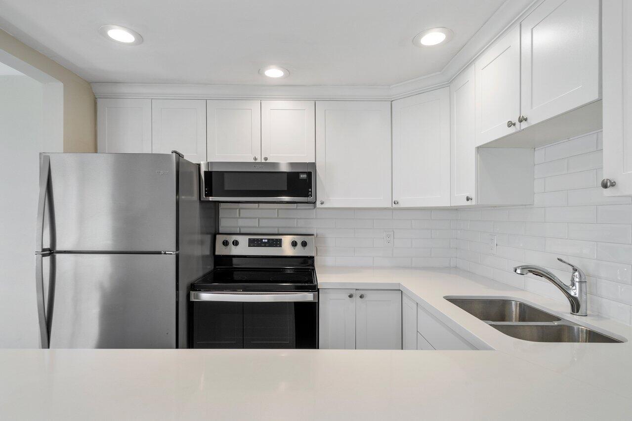 FANSHAW AT CENTURY VILLAG - Residential Lease