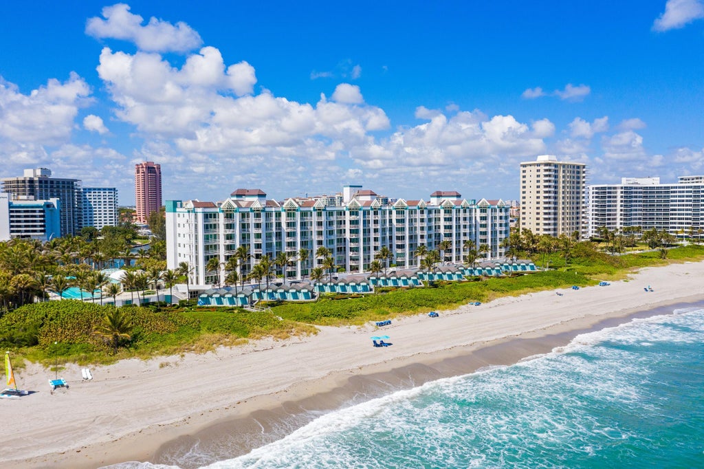 Photo of 800 S Ocean Boulevard #PH4, Boca Raton, FL 33432 (MLS # B26069690)