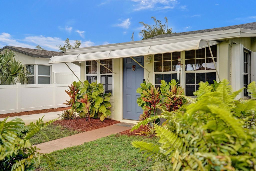 Photo of 1008 SE 3rd Street, Boynton Beach, FL 33435 (MLS # R11083116)