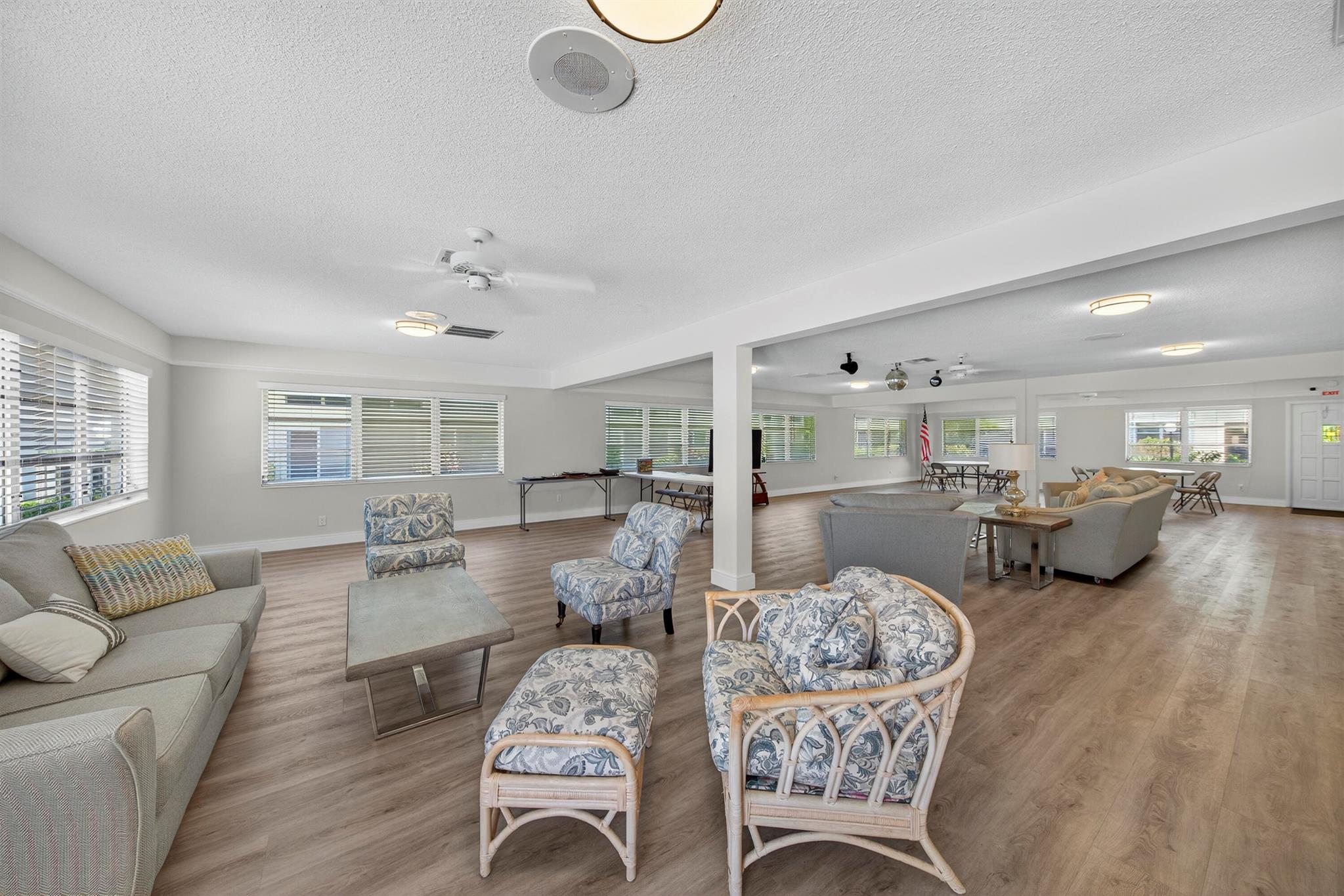 LIGHTHOUSE POINT GARDENS - Residential