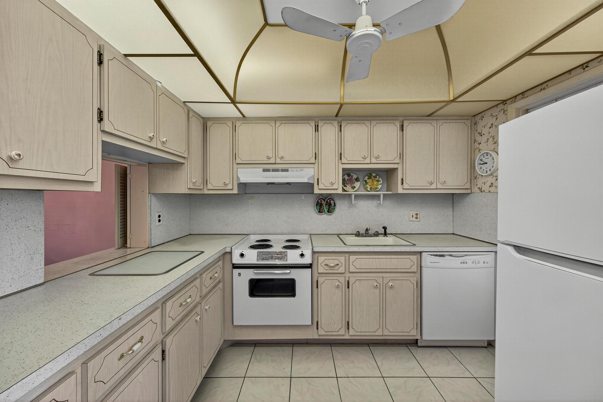 LIGHTHOUSE POINT GARDENS - Residential