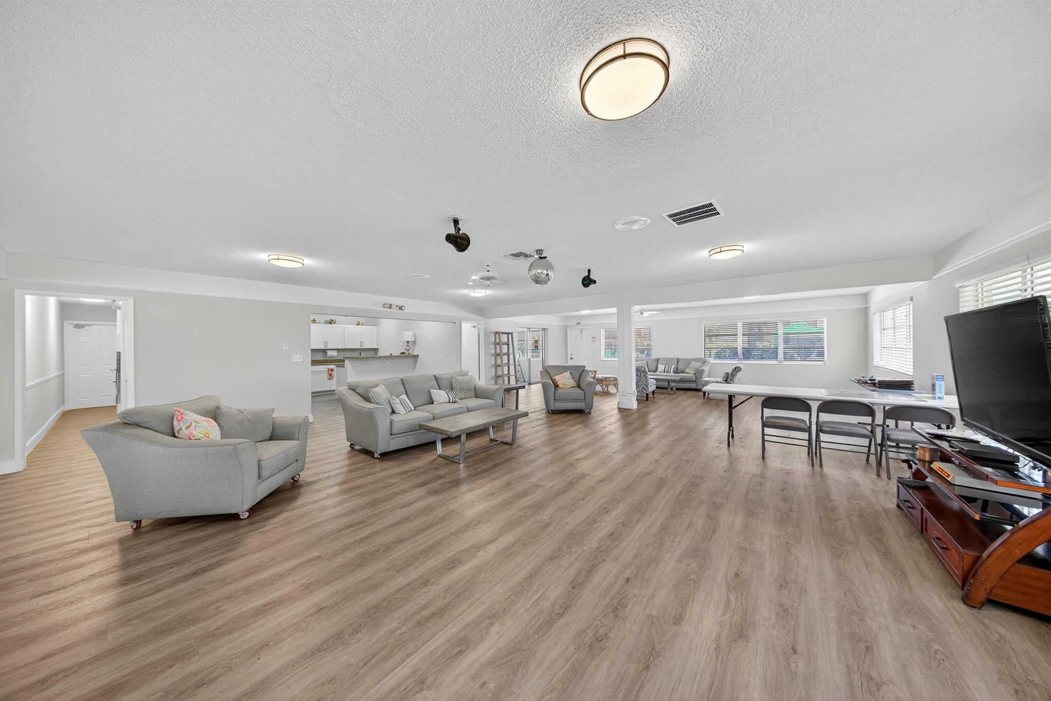 LIGHTHOUSE POINT GARDENS - Residential