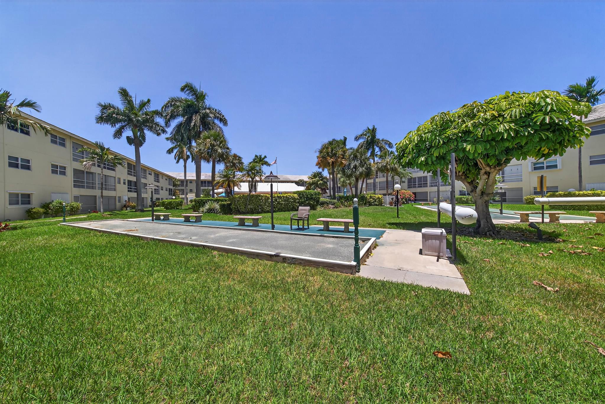 LIGHTHOUSE POINT GARDENS - Residential