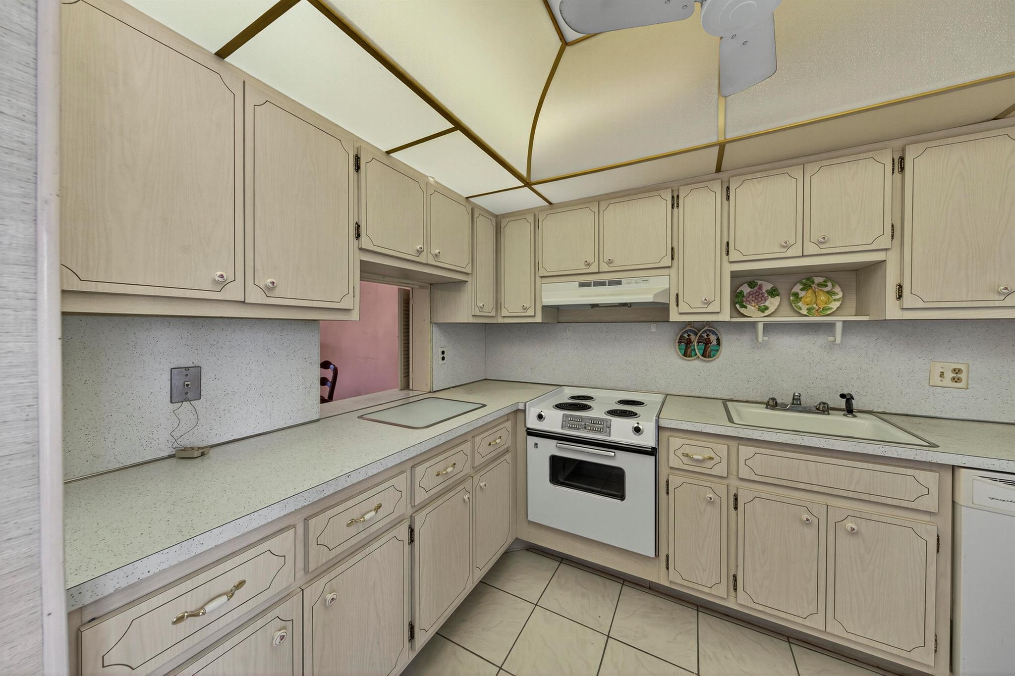 LIGHTHOUSE POINT GARDENS - Residential