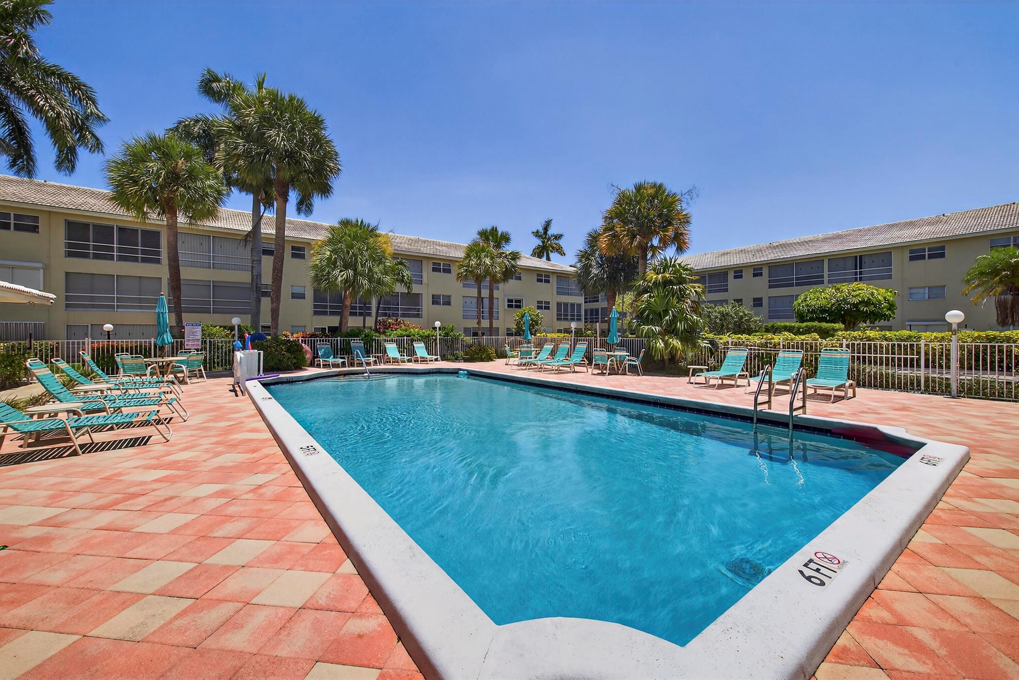 LIGHTHOUSE POINT GARDENS - Residential