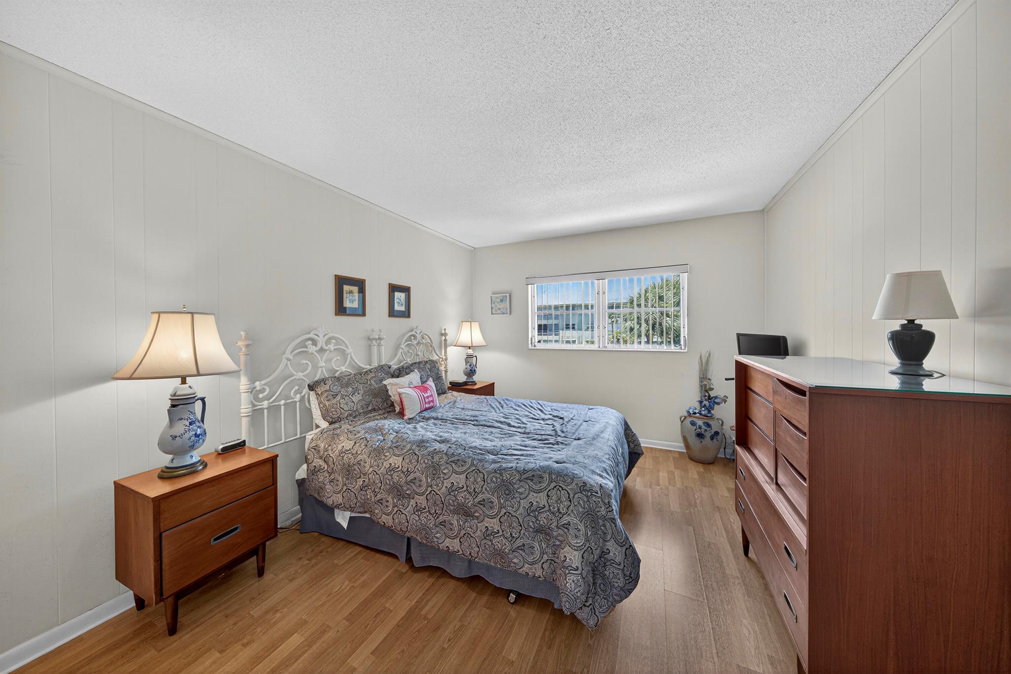 LIGHTHOUSE POINT GARDENS - Residential