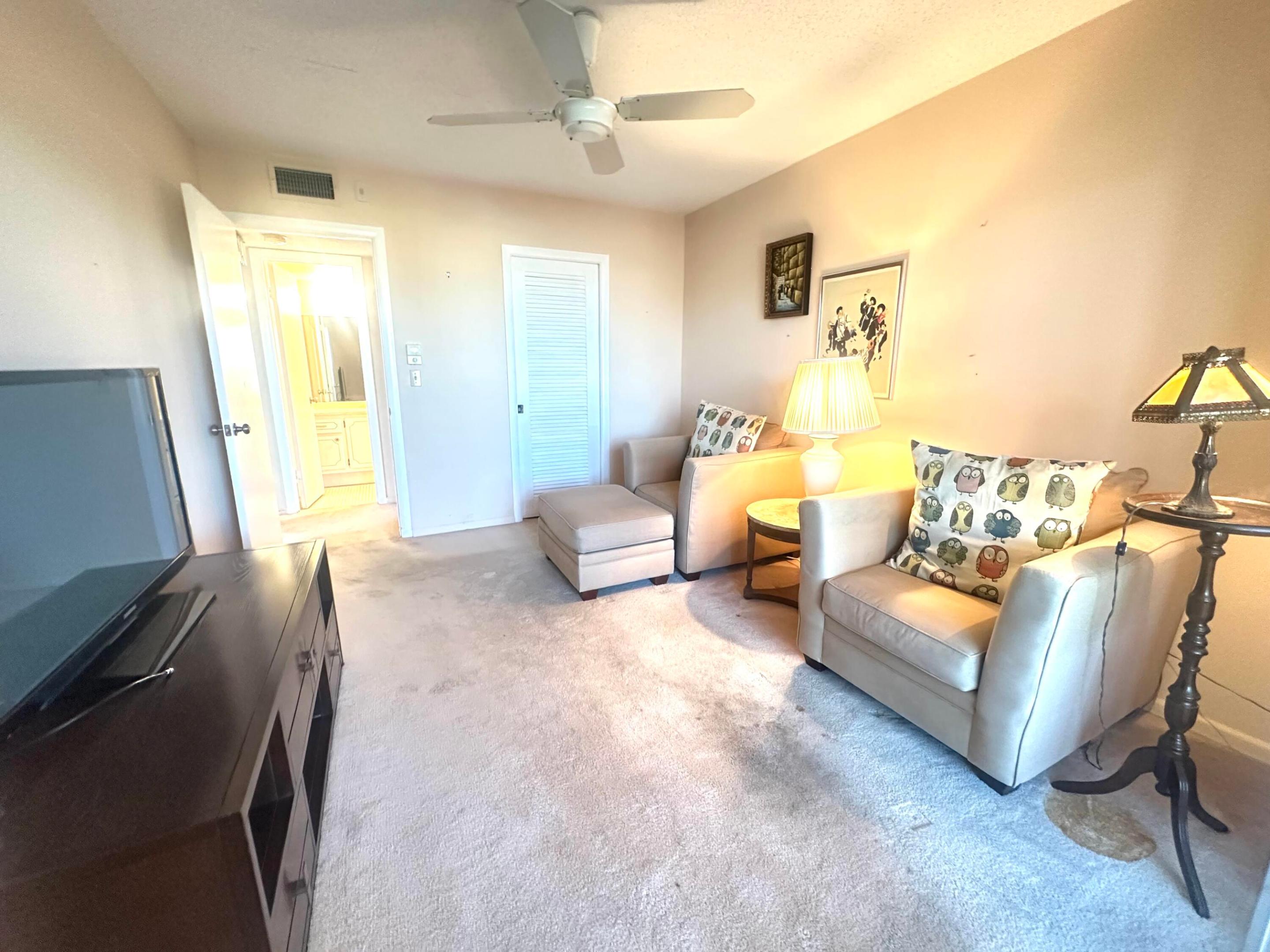 OAKRIDGE V CONDO - Residential