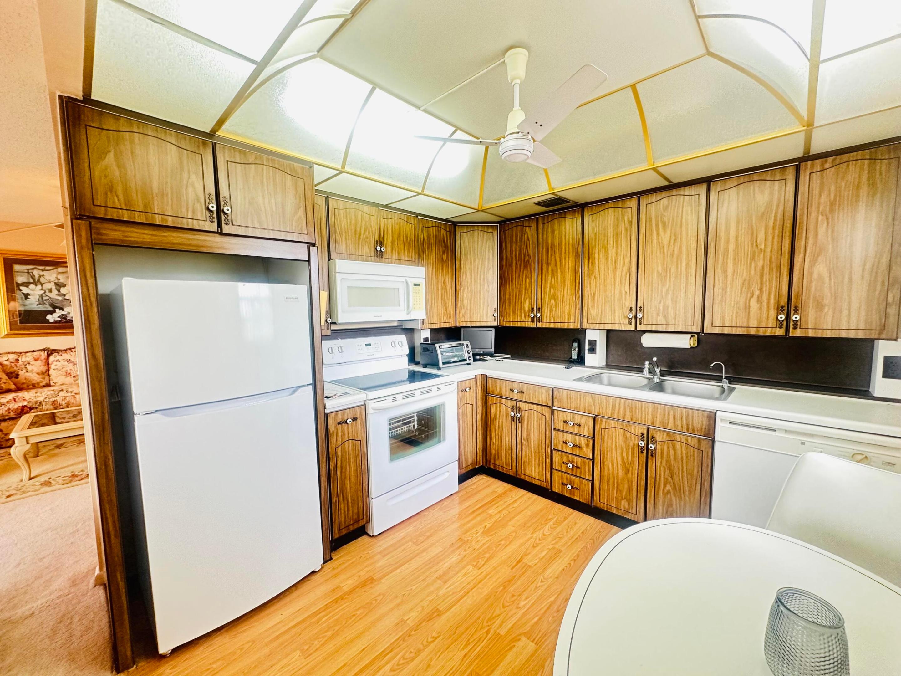 OAKRIDGE V CONDO - Residential