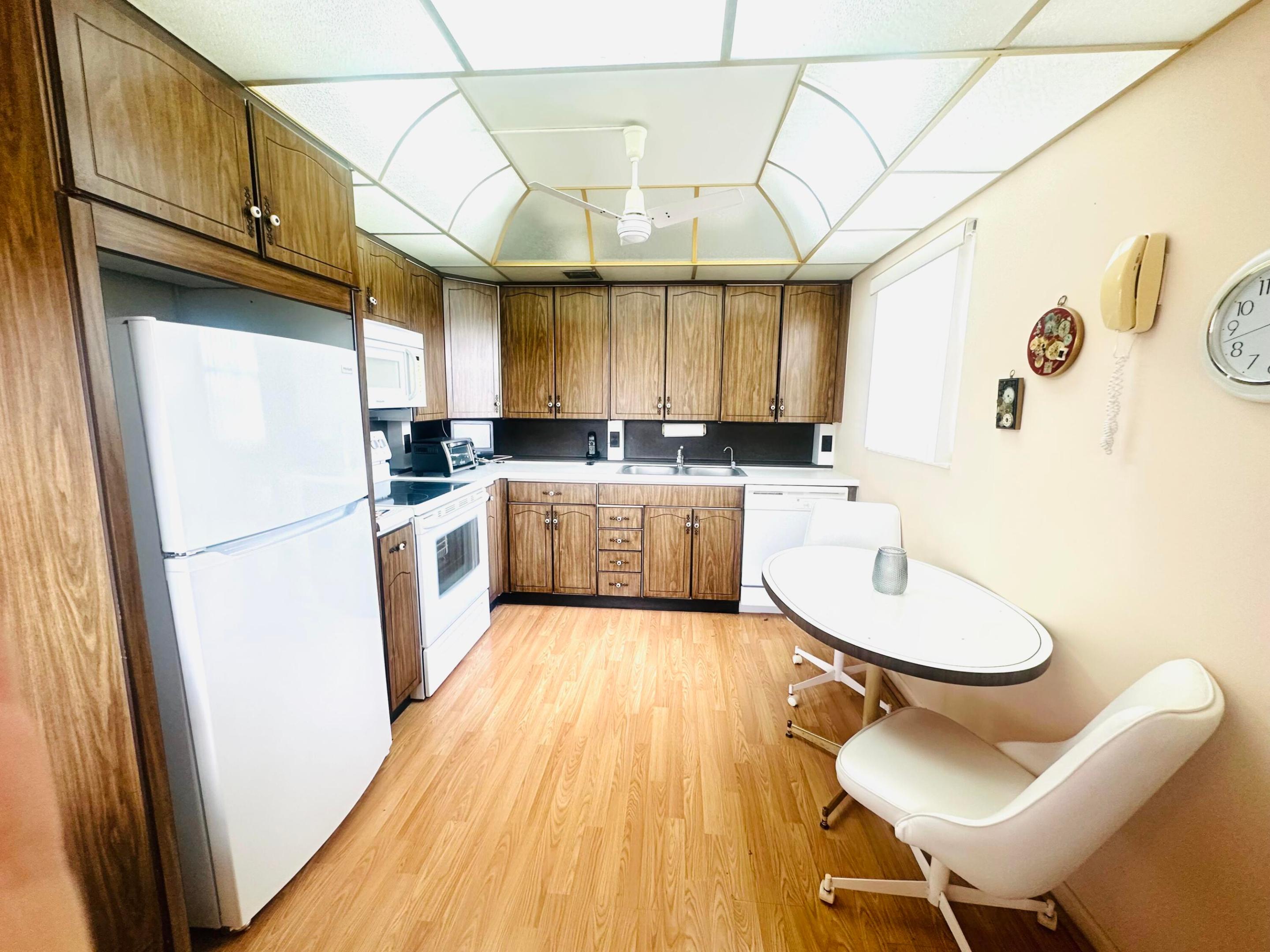 OAKRIDGE V CONDO - Residential