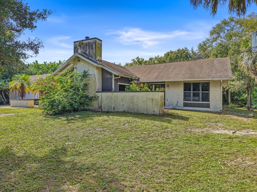 Photo of 1401 Bennett Road, Fort Pierce, FL 34947 (MLS # R11140681)
