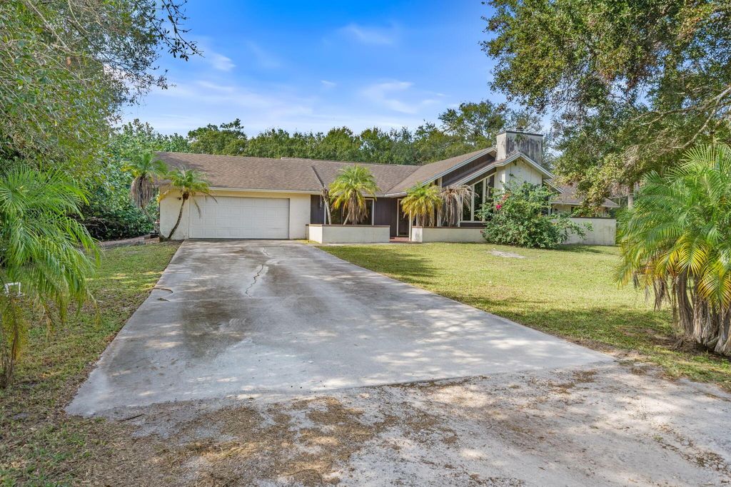 Photo of 1401 Bennett Road, Fort Pierce, FL 34947 (MLS # R11140681)