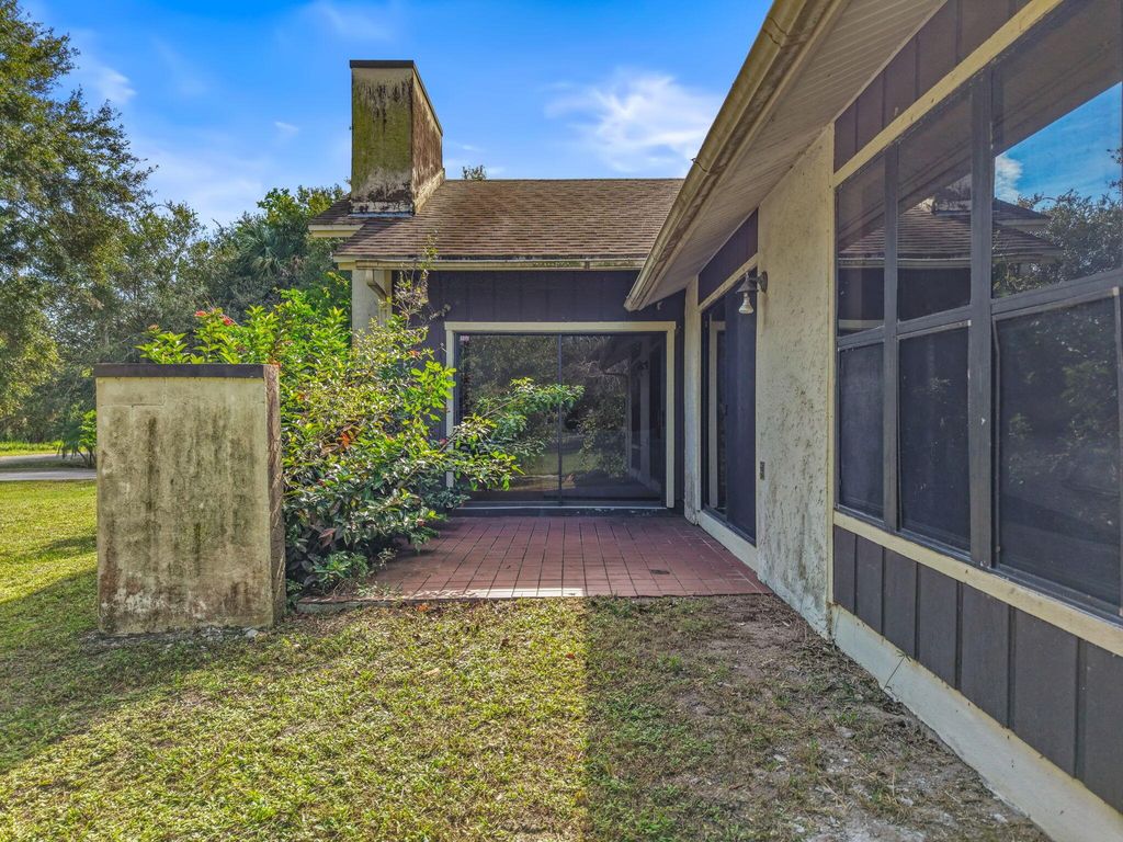 Photo of 1401 Bennett Road, Fort Pierce, FL 34947 (MLS # R11140681)