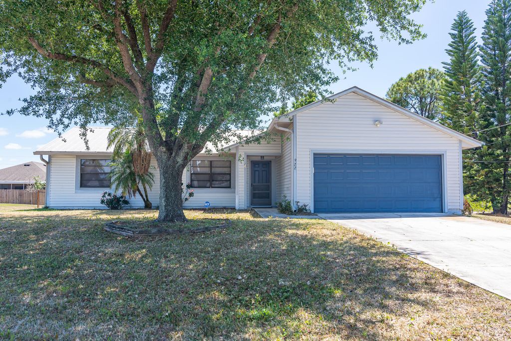 Photo of 922 SW Dubois Avenue, Port Saint Lucie, FL 34953 (MLS # R10982945)