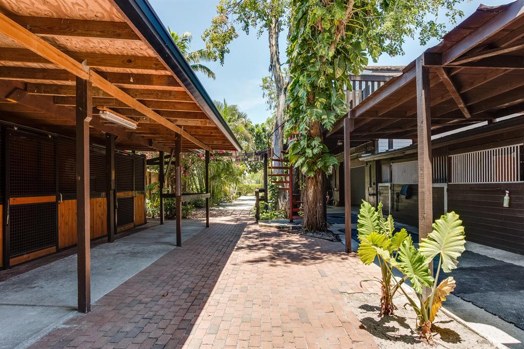 SADDLE TRAIL PARK OF WELLINGTON - Land