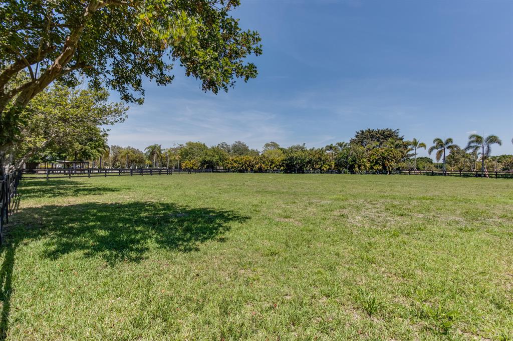 SADDLE TRAIL PARK OF WELLINGTON - Land