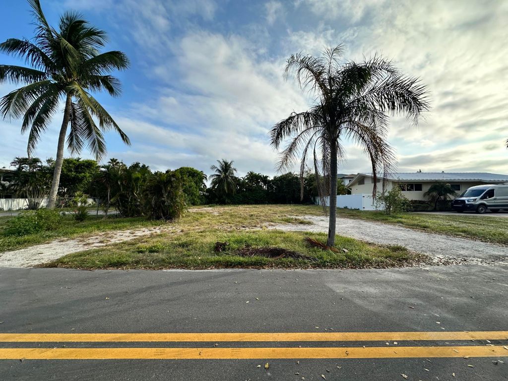 Photo of 124 Cascade Lane S, Palm Beach Shores, FL 33404 (MLS # R11038033)