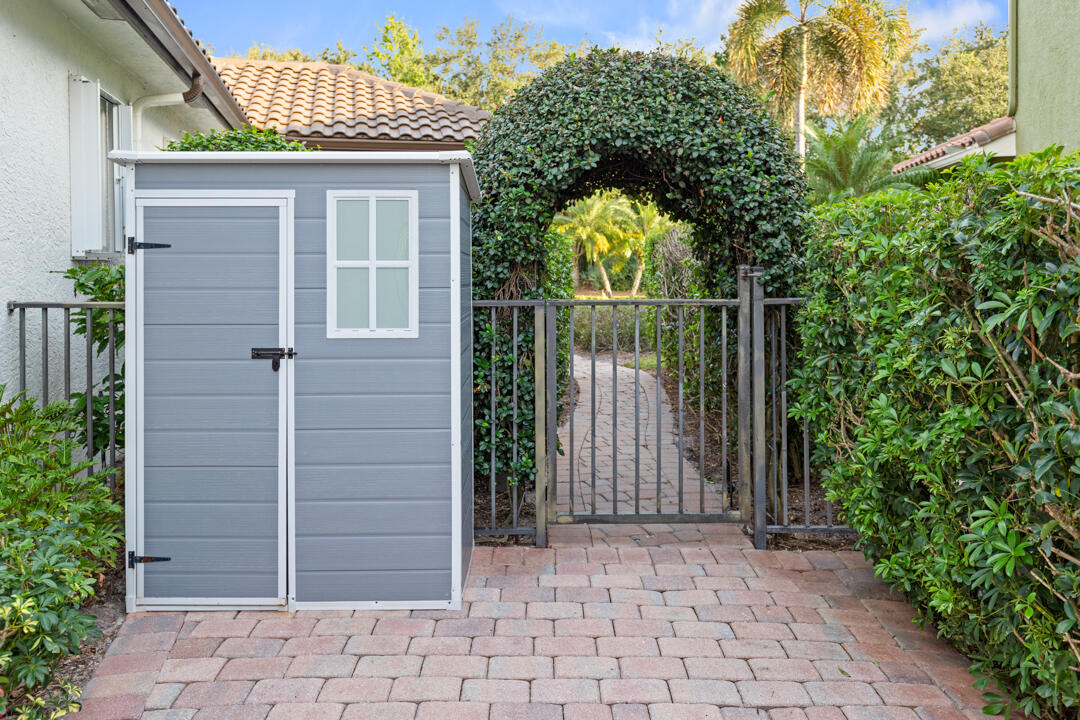 PALM COVE GOLF & YACHT CLUB - Residential