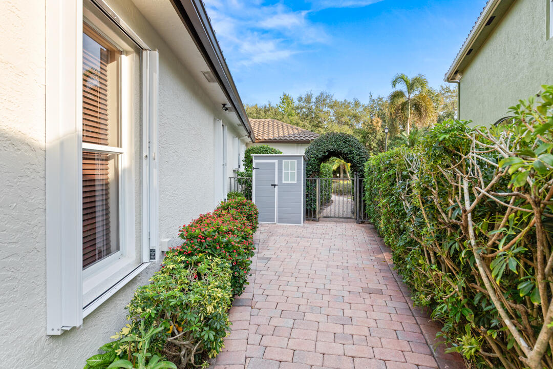 PALM COVE GOLF & YACHT CLUB - Residential