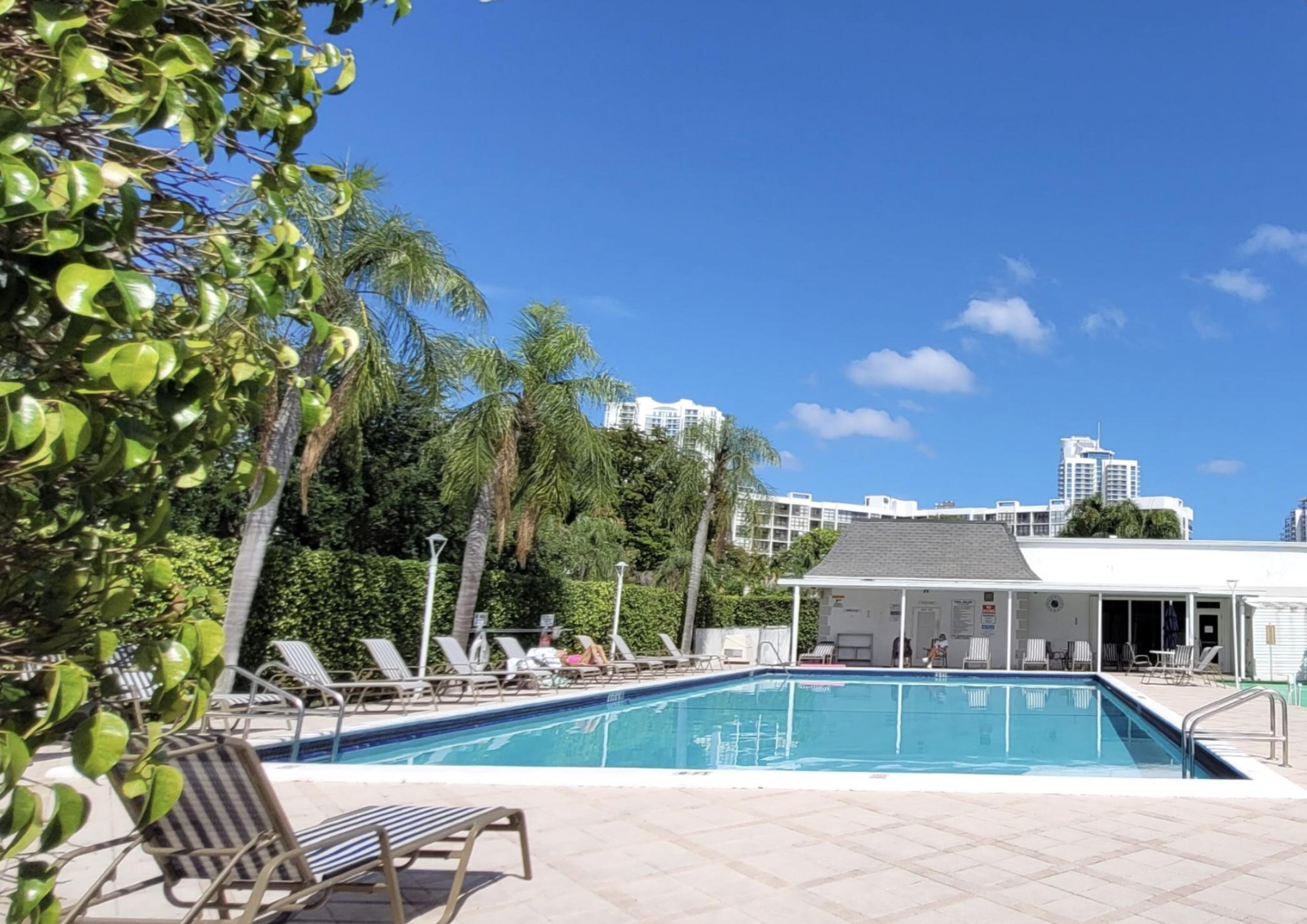 TOWNHOUSES OF VENETIAN PARK - Residential