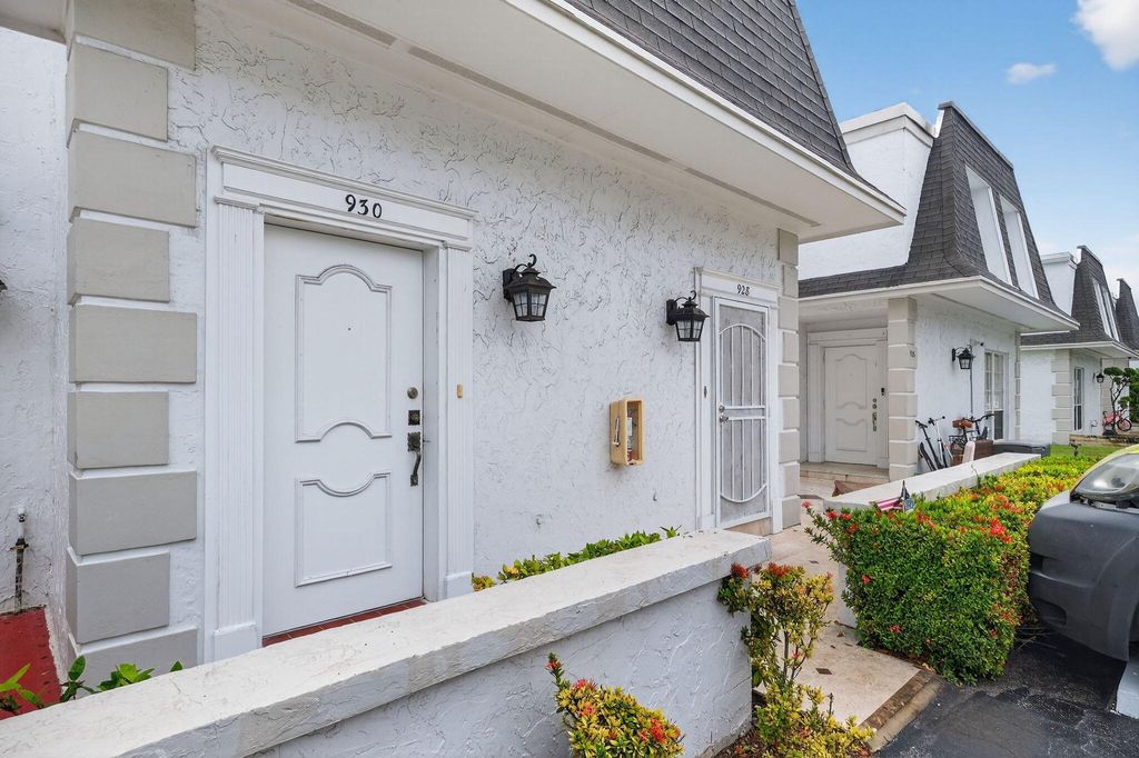 Photo of 928 NE 27th Avenue, Hallandale Beach, FL 33009 (MLS # B26011543)