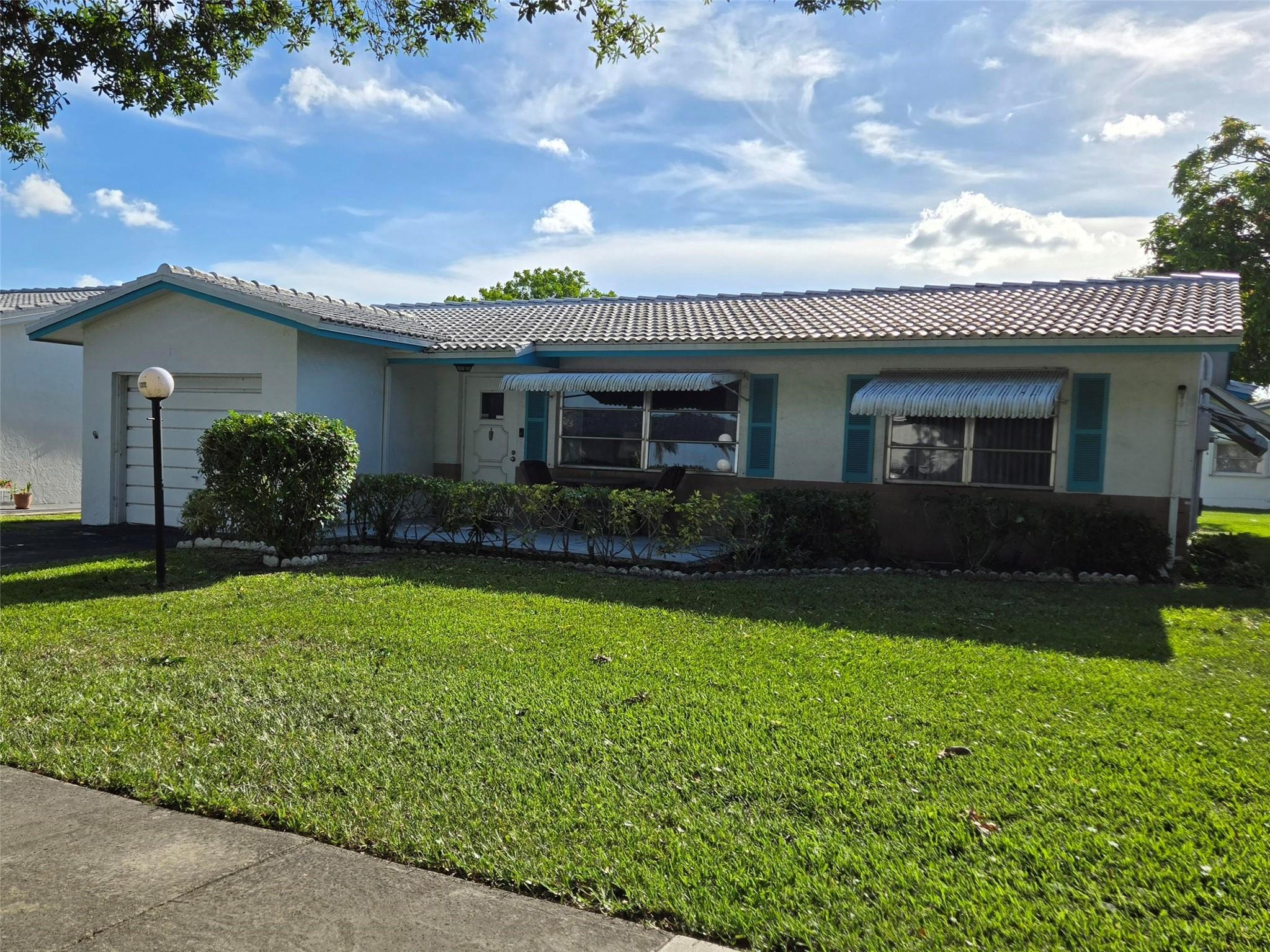 Lauderdale West, 55+ Community, 2/2 W/Garage, PROPERTY NEEDS COMPLETE UPDATING. PRICE REFLECTS MORTGAGE BALANCE. CALL LA FOR FURTHER INFO. NEW TILE ROOF 2022.
Next-door to pool/spa/fitness center/tennis courts. Low maintenance includes Cable TV & Wi-Fi, repair/replace tile roof, 2 heated pools, 2 spas, saunas, 3 Tennis courts, fully equipped fitness center, billiards, ping pong, private library, professional shows, clubs, community bus at your doorstep to shopping and more. Near to shopping, restaurants etc.