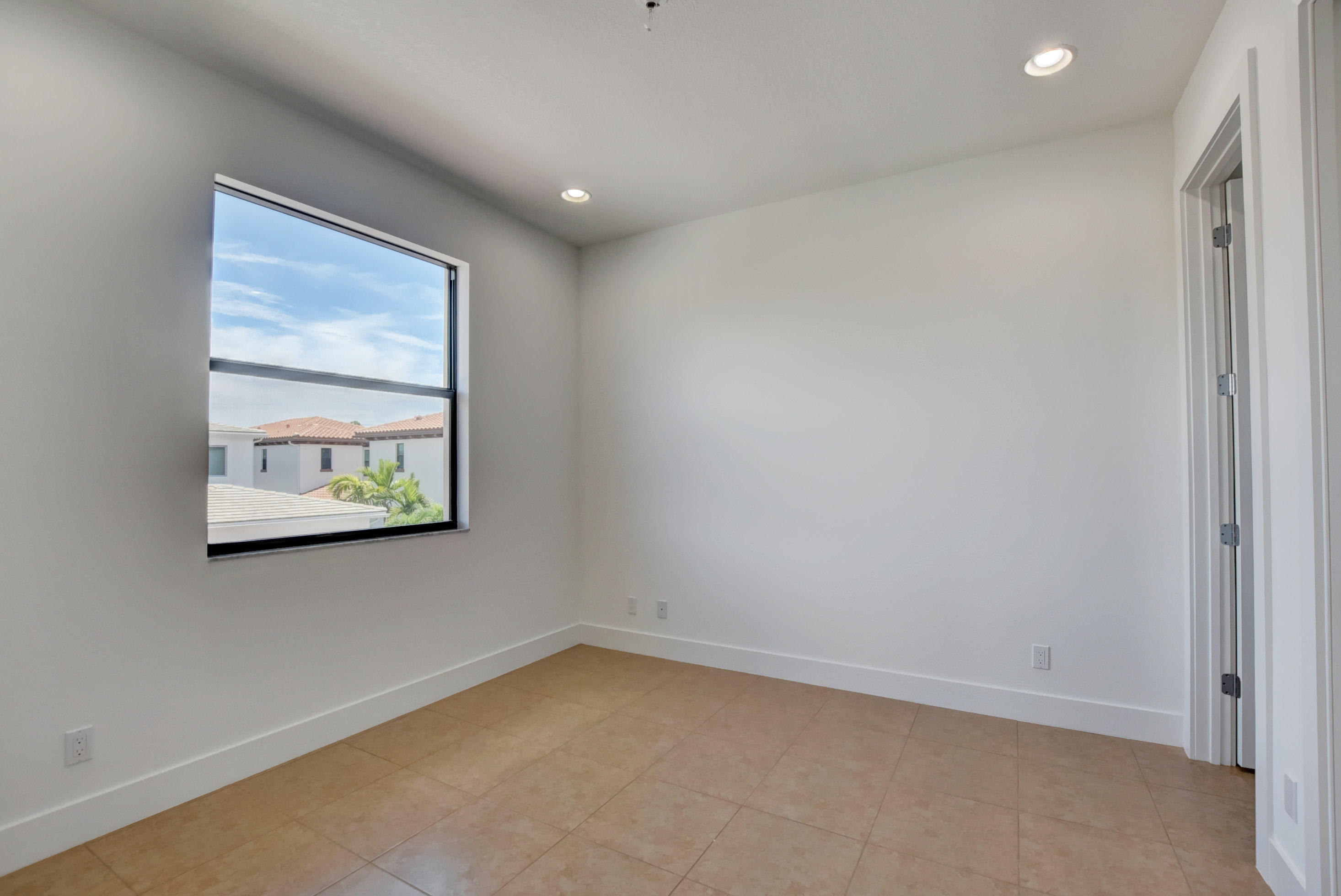 ALTON NEIGHBORHOOD - Residential Lease