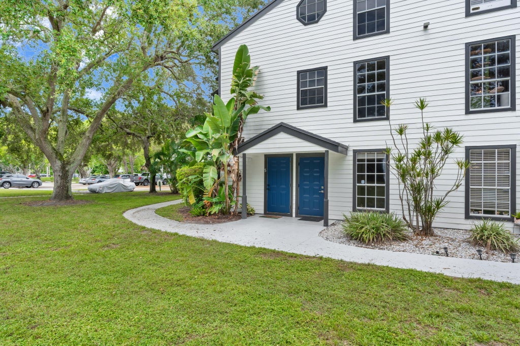 Photo of 5063 HEATHERHILL Lane #60, Boca Raton, FL 33486 (MLS # B26069005)