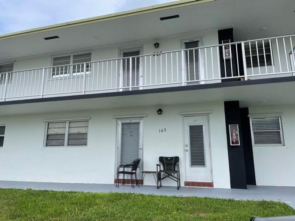 Photo of 1113 Lake Terrace #103, Boynton Beach, FL 33426 (MLS # R10735095)