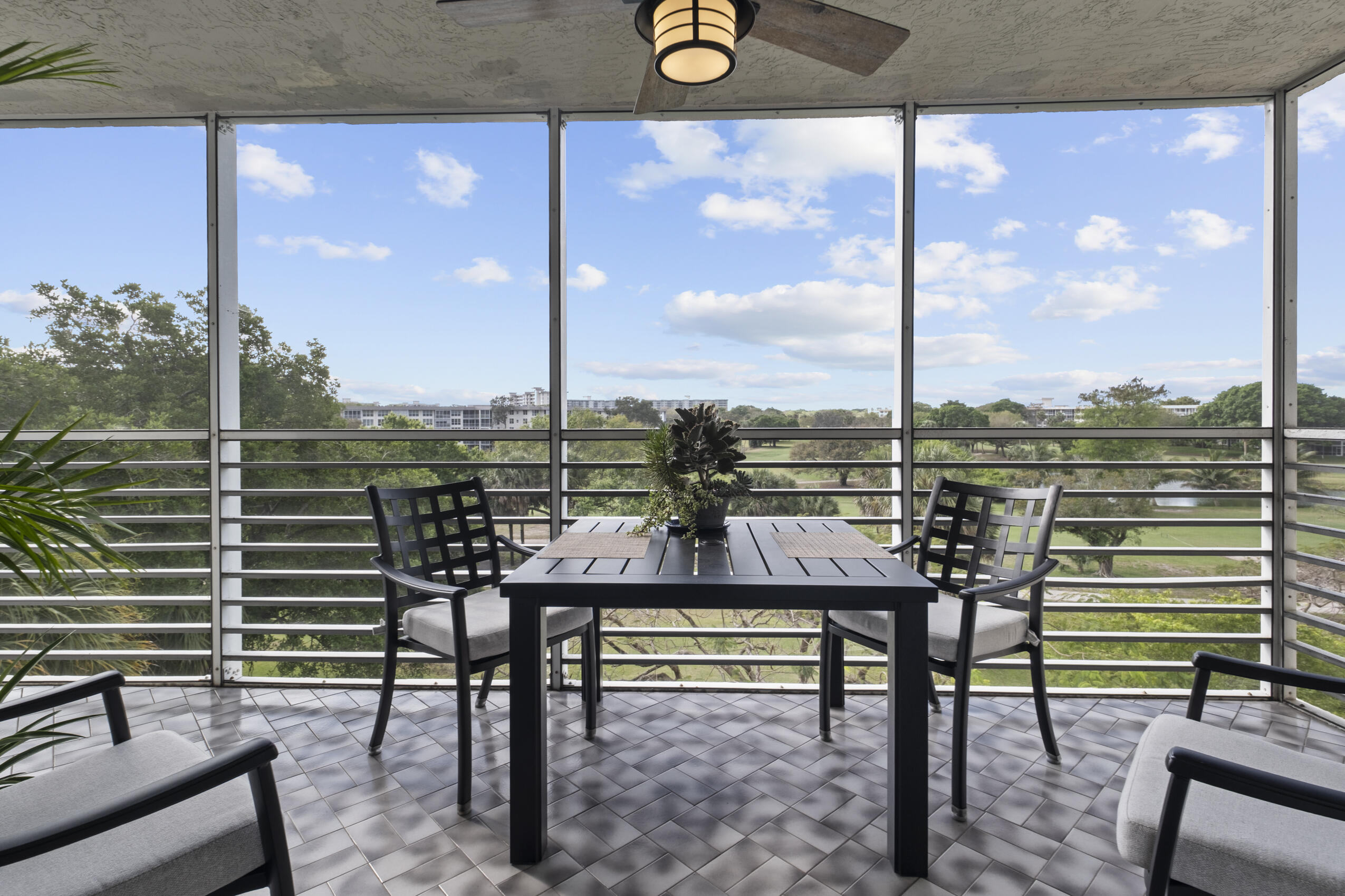 NO 113 PALM-AIRE COUNTRY CLUB - Residential