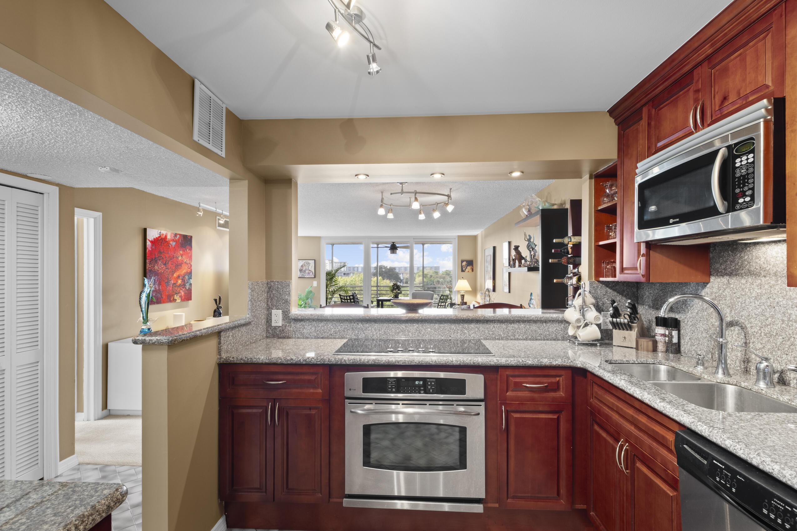 NO 113 PALM-AIRE COUNTRY CLUB - Residential