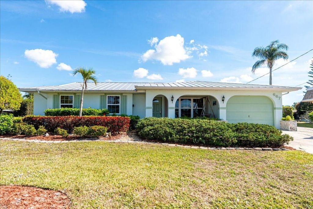 Photo of 667 SE Harborview Drive, Port Saint Lucie, FL 34983 (MLS # R11152442)